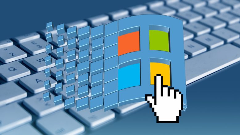 Un teclado de computadora con el logotipo de Microsoft Windows superpuesto que tiene cuatro cuadrados en rojo, verde, azul y amarillo.