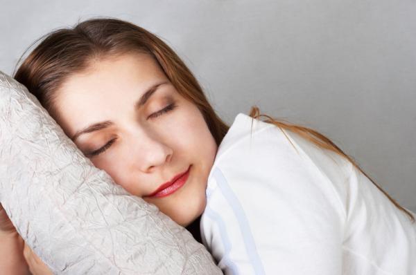 Que signifie rêver de quelqu'un et le sentir réel ?
