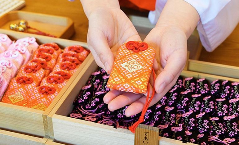 what is a japanese amulet omamori
