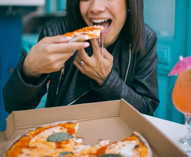 Extensiones De Dominio Mujer Comiendo Pizza