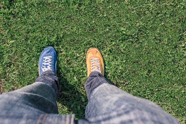 ¿Qué es un nombre de dominio? Todo lo que necesita saber acerca de los nombres de dominio. Dominio Vs Sitio web Zapatos de diferentes colores