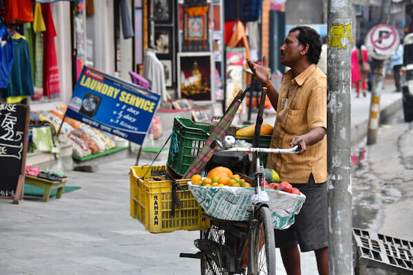 Streetlife in Pokhara / Nepal: imagen de Meeh / shutterstock