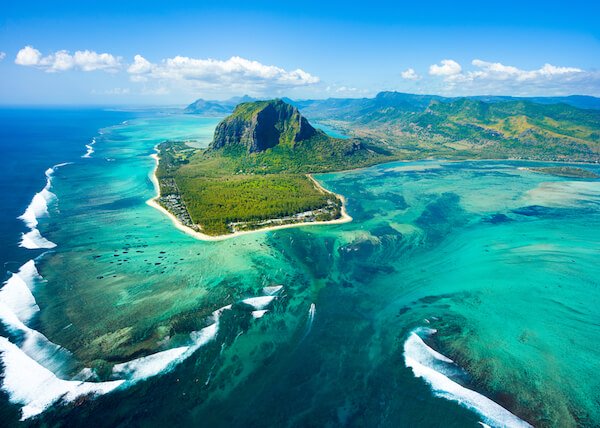 Morne Brabant y cascada submarina de Mauricio que es una ilusi&oacute;n &oacute;ptica