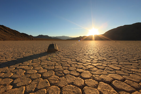 Sol del Valle de la Muerte sobre arena seca