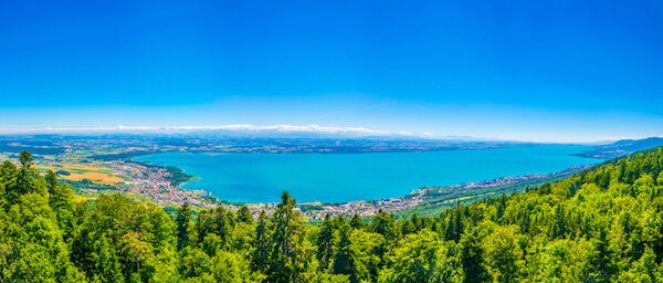 Lago Neuchatel en Suiza
