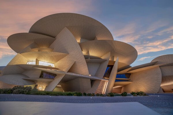 Museo Nacional de Qatar - inaugurado en 2019 - imagen de HasanZaidi / shutterstock.com