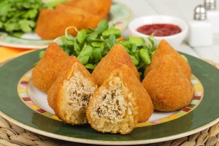 coxinha de galinha por Paul Brighton en Shutterstock
