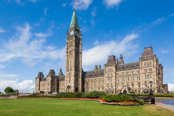 El parlamento de Canad&aacute; y la torre de la paz en Ottawa