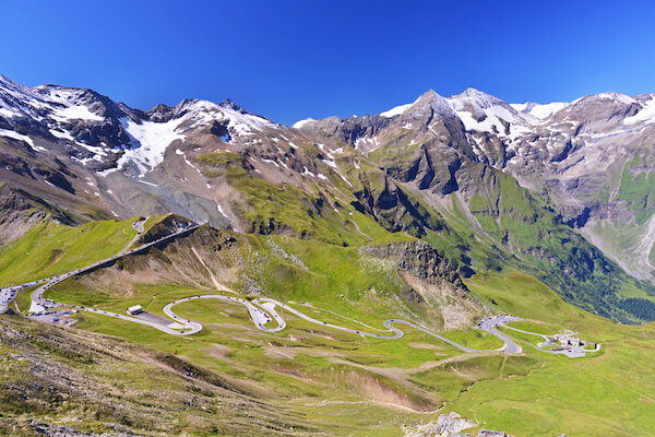 Carretera alpina de Grossglockner con curvas cerradas - imagen de Jiri Foltyn / Shutterstock.com