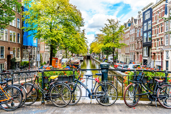 Amsterdam Gracht - imagen de Harry Beugelink / Shutterstock.com