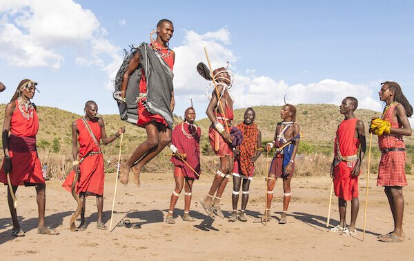 Los masai son famosos por sus habilidades de salto de altura - imagen de iSelena