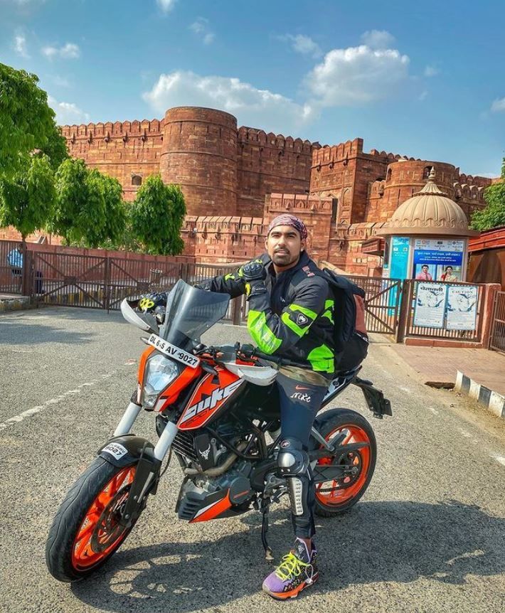 Gaurav Sharma en su KTM Duke