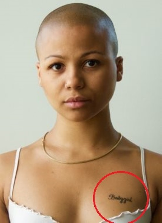 Tatuaje 'Babygirl' de Herrold