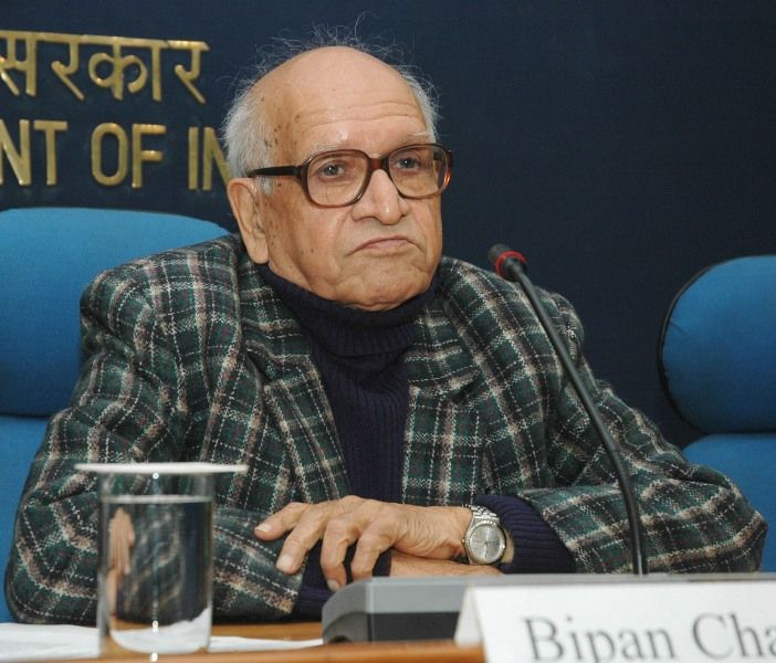 El presidente de National Book Trust Bipan Chandra en 2008