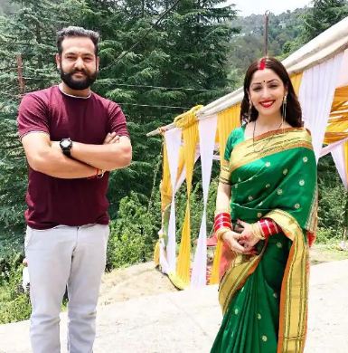 Yami Gautam con su esposo