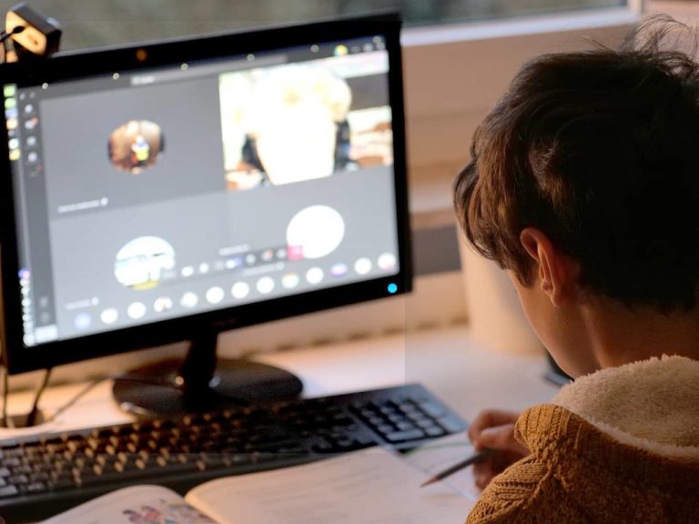 Regístrese para este evento gratuito y apoye el acceso de los niños desatendidos a la educación en ciencias de la computación