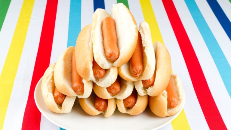 ¿Qué hay realmente dentro de un hot dog?