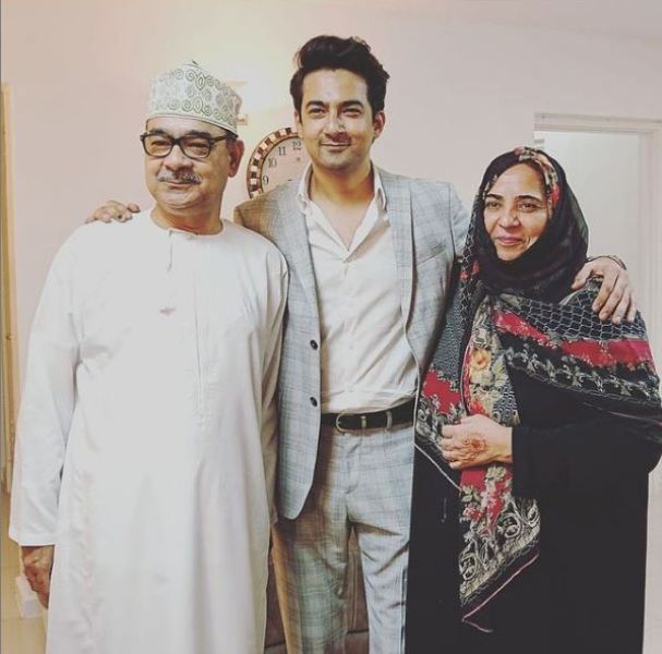 Ali Safina con sus padres