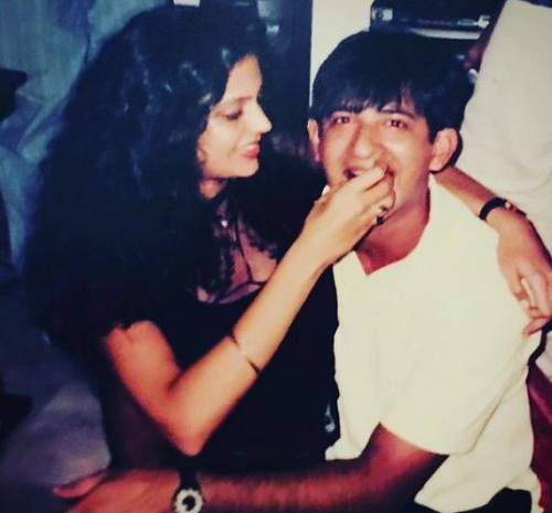 Una foto antigua de Raj Kaushal y Mandira Bedi