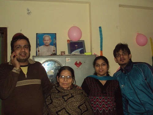 Anshuman Pushkar con su familia