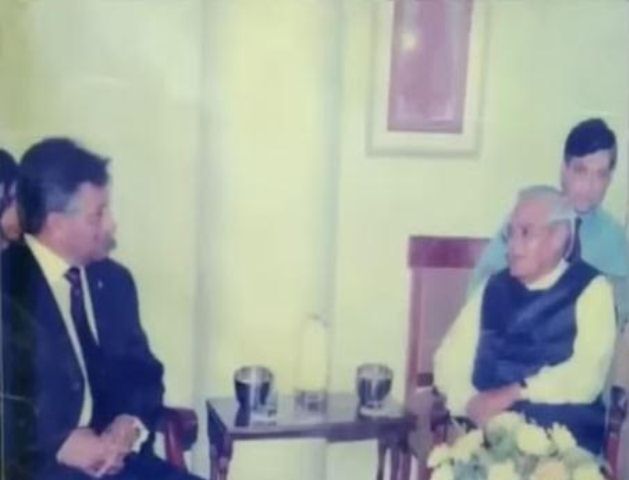 Ashwini Vaishnaw con Atal Bihari Vajpayee