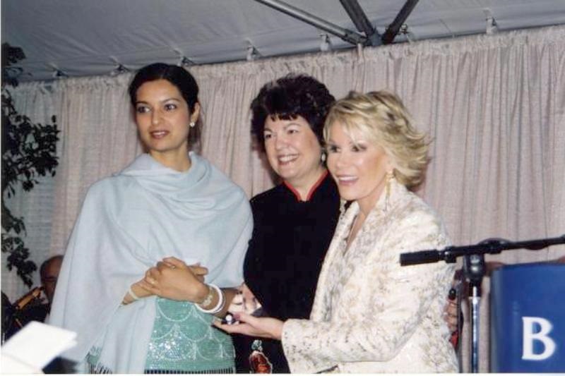 Premio Joven Alumna de Barnard a Lahiri en 2004