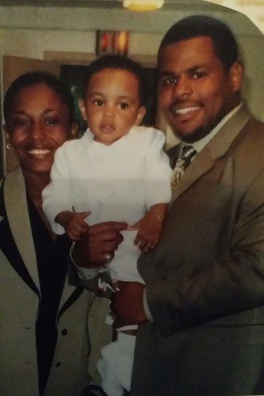 Foto de la infancia de Michael Rainey Jr. con sus padres