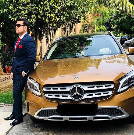 Deepanshu Singh con su coche