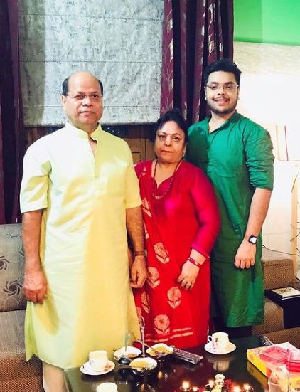 Deepanshu Singh con sus padres