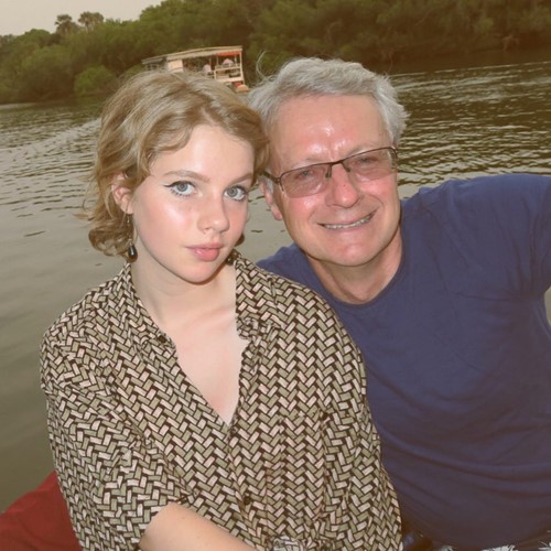 Ella Newton con su padre, John Newton