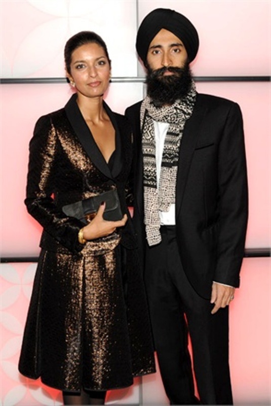 La dise&ntilde;adora de joyas Waris Ahluwalia y la autora Jhumpa Lahiri se mezclaron en el festival de luces de Vuitton en 2010