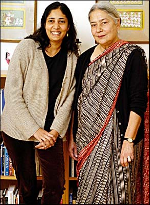 Kiran desai con su madre, Anita Desai
