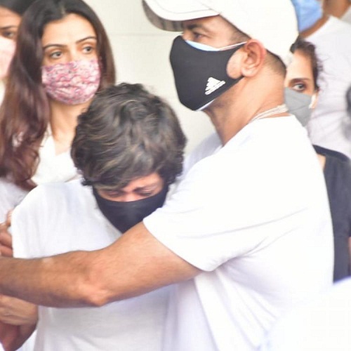 Mandira Bedi en el funeral de Raj Kaushal