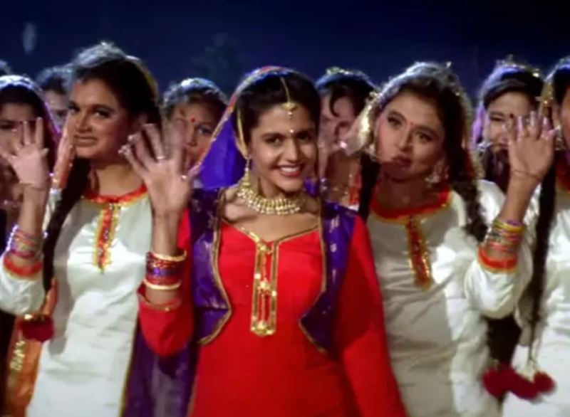 Mandira Bedi en un fotograma de la pel&iacute;cula Dilwale Dulhania Le Jayenge