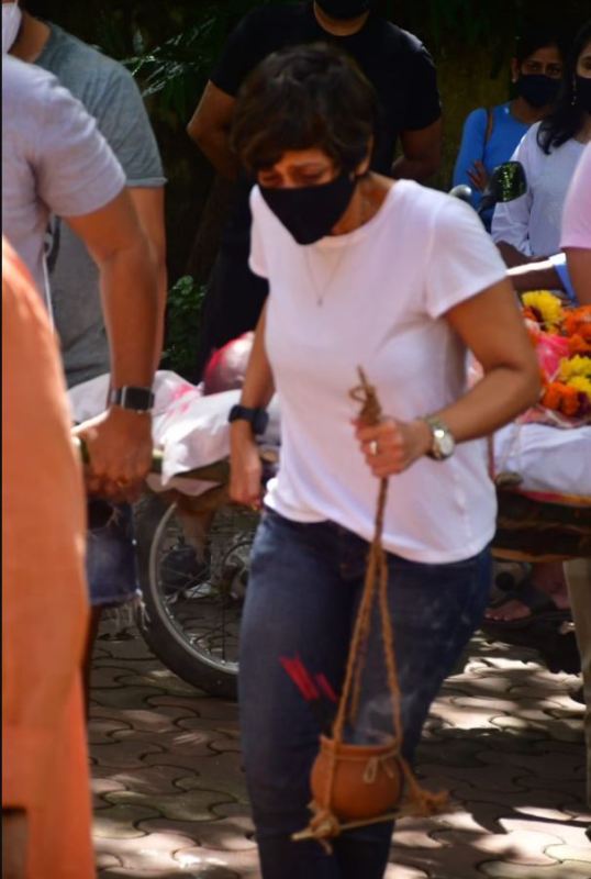 Mandira Bedi realiz&oacute; los &uacute;ltimos ritos de su esposo, Raj Kaushal