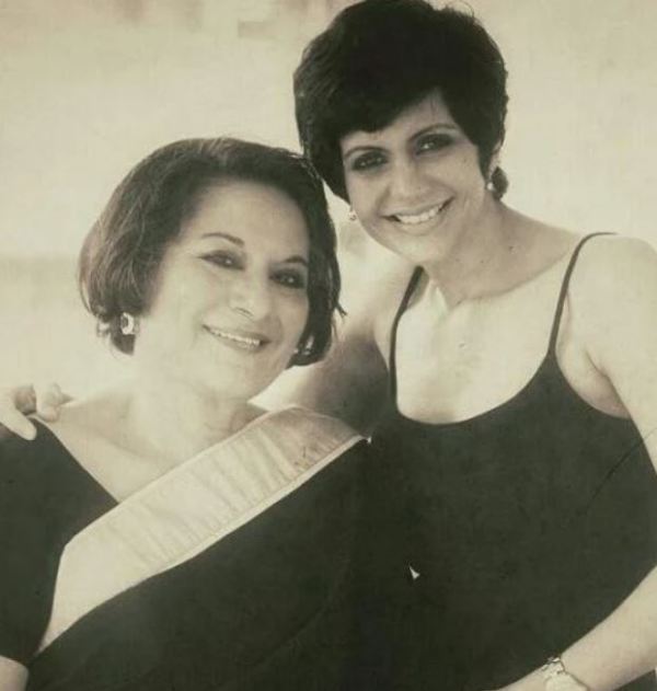 Mandira Bedi con su madre