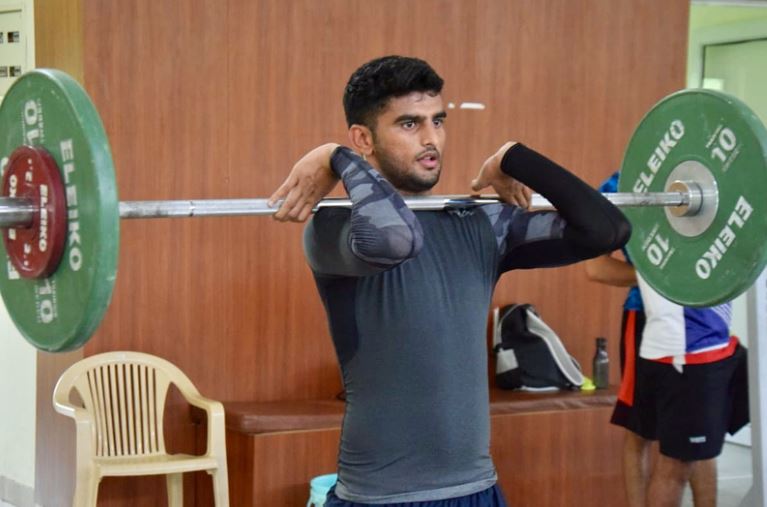 Manish Kaushik dentro del gimnasio