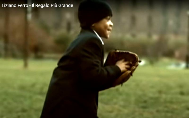 Michael Rainey Jr. en el video de la canción italiana Il Regalo Più Grande (2009)