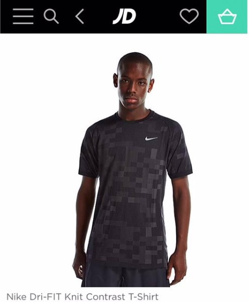 Modelo de Micheal Ward para la camiseta de contraste de punto Dri-FIT de Nike en el sitio web oficial de JD