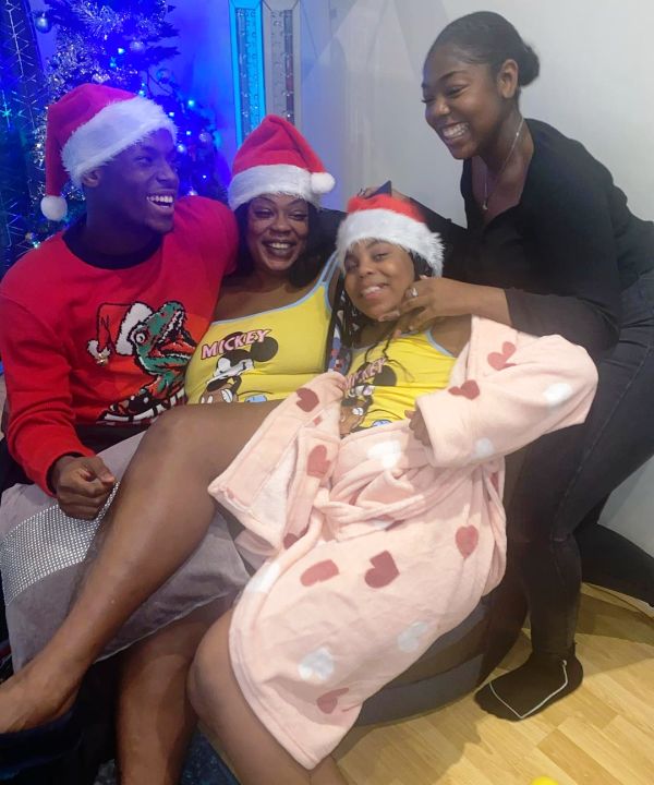 Micheal Ward con su familia