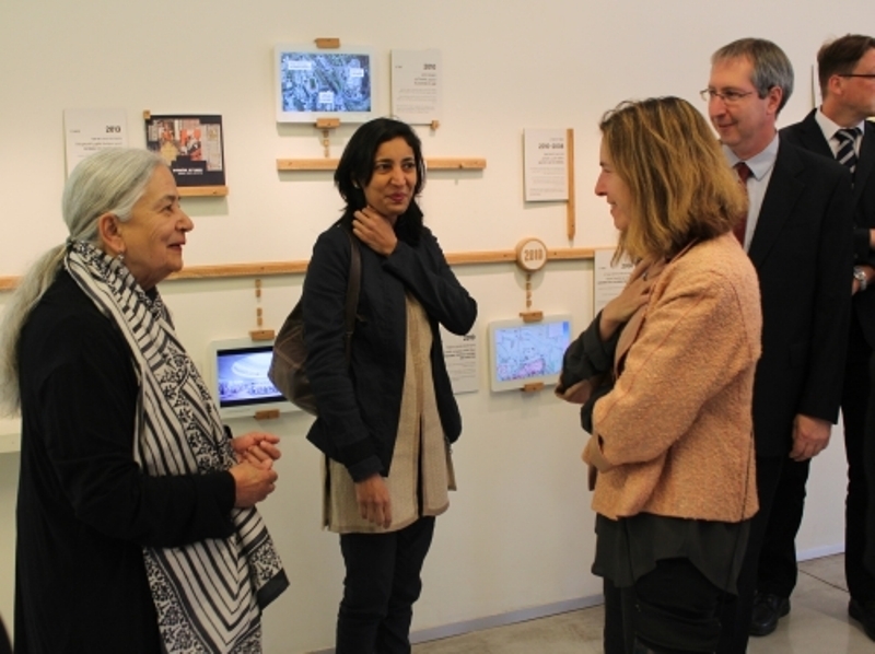 Novelistas Anita Desai y Kiran Desai en Israel mientras asist&iacute;an a un evento
