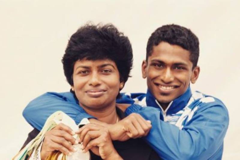 Sajan Prakash con su madre