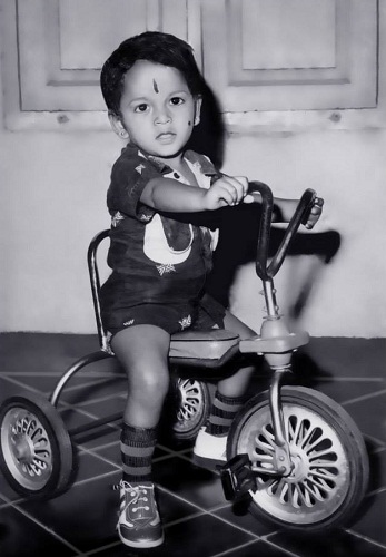 Foto de la infancia de Shaman Mithru