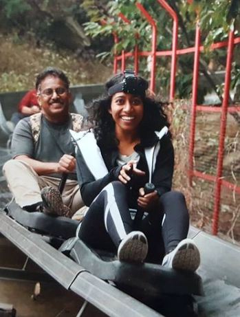 Sirisha Bandla y su padre