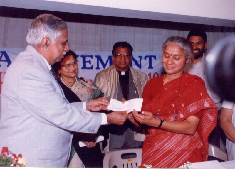 La Junta del Movimiento Vigil India otorg&oacute; a Medha Patkar el Premio Nacional de Derechos Humanos MA Thomas en 1999.