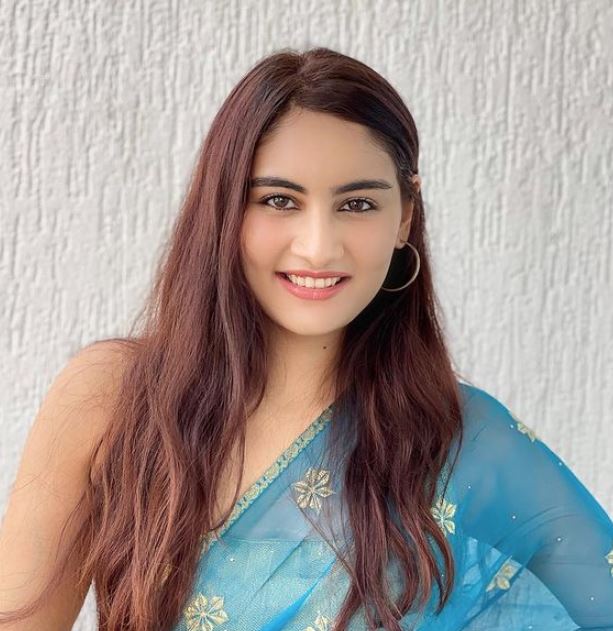 Vedika Bhandari Wiki, Altura, Años, Novio, Familia, Biografía y más