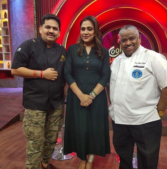 Venkatesh Bhat en Cook con Comali