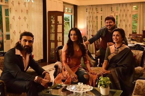 Celina Jaitly en 'Season's Greetings'