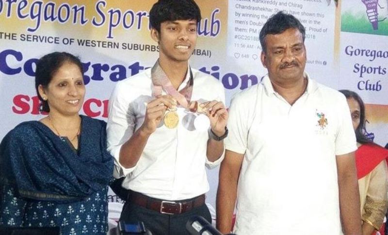 Chirag Shetty con sus padres