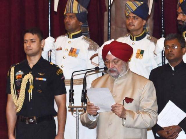 Hardeep Singh Puri toma juramento como Ministro de Estado en el Ministerio de Vivienda y Asuntos Urbanos y en el Ministerio de Comercio e Industria